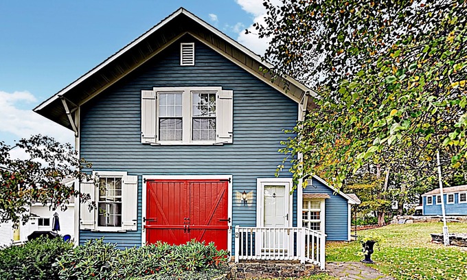 West Boothbay Harbor House | Historical New England home, outdoor shower , Dog-friendly
