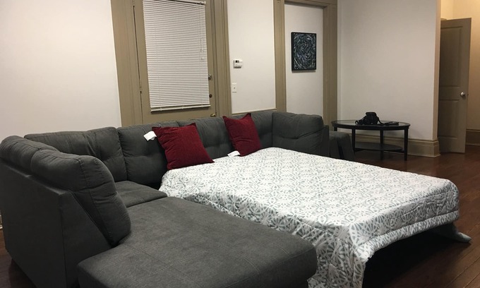 Mount Vernon Apartment | Historical Pet Friendly Apt in the Heart of Mt Vernon w/Free Wifi, Paid Parking