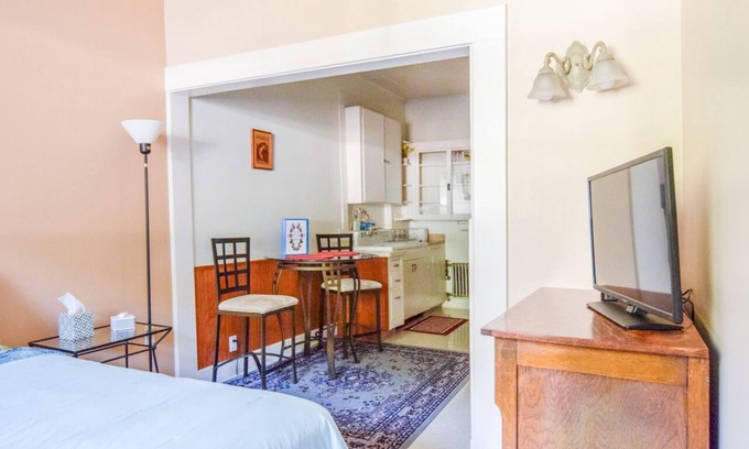 Seward Apartment | Historical Studio Apartment in Downtown Seward with Mt. Marathon View