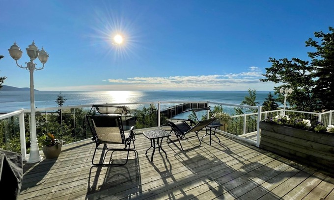 Pointe-au-Pic Ski Chalet | Historical Villa With Breathtaking View at La Malbaie