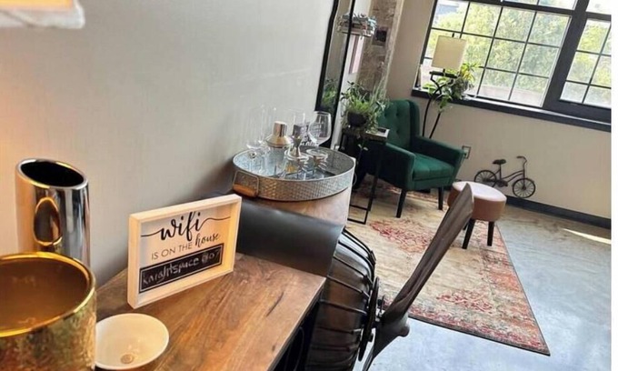 University Apartment | Historically Perserved Loft Close to Churchillnn