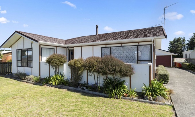Waitarere Beach House | Hit The Beach - Waitarere Beach Holiday Home