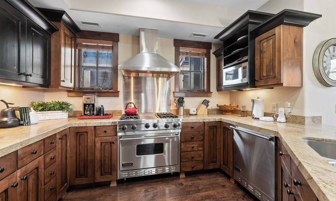 North Park City Ski Chalet | Hit the Slopes in 20 yards: Ultimate Ski-In/Out Park City Condo!