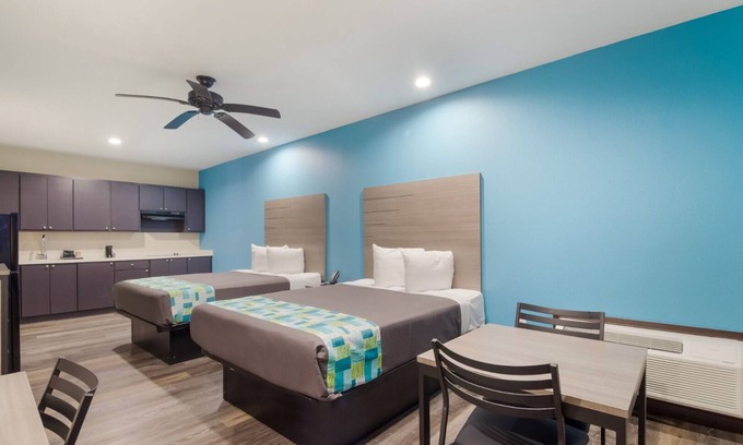 Hitchcock House | Hitchcock Stay at Highway 6 | Family Ready Room w/Kitchenette | Free Parking