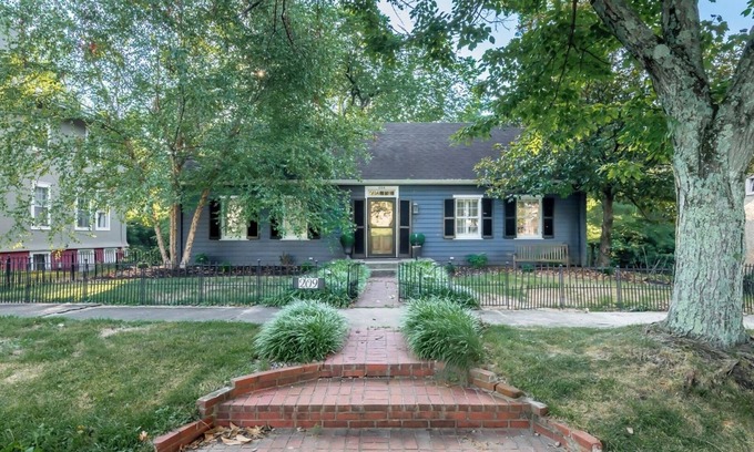 Shelbyville House | Hitching Post on the Bourbon Trl