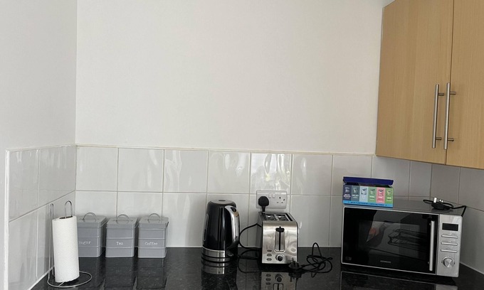 Kettering House | Hive Stays, Sleeps 3, Free Parking, Wifi, Smart Tv