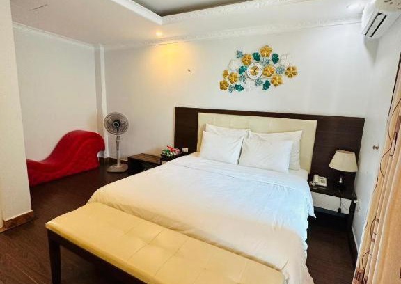 Dich Vong Apartment | Hoàng Gia Hotel - Ng45 Trần Thái Tông HN - by BAY LUXURY
