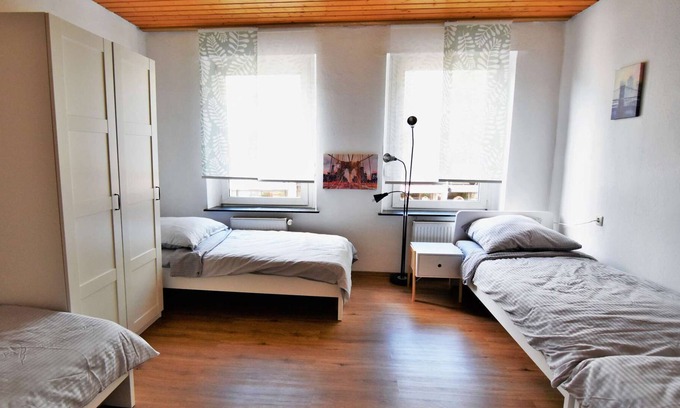Bergisch Gladbach Apartment | HÖ01 large apartment with dryer and washing machine