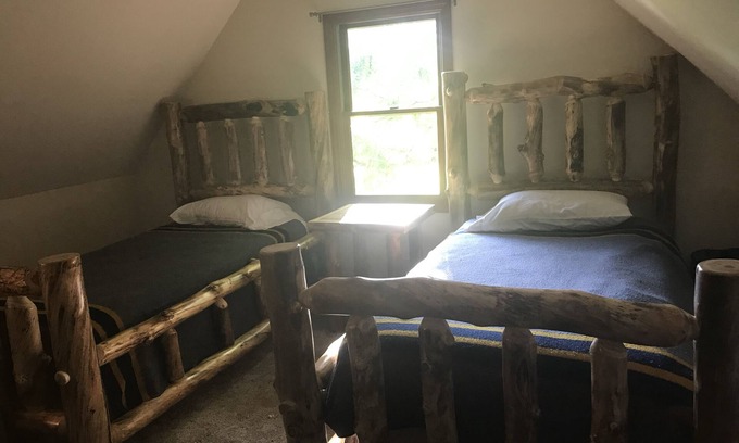 Laurelville Cabin | Hocking Hills Cabin comes with 3 "Wild Cats".