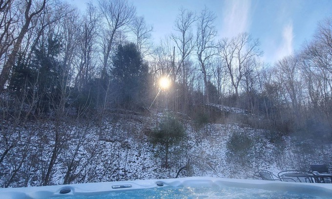 Rockbridge Cabin | Hocking Hills Family Friendly Cabin- hot tub, private hiking trails with caves!
