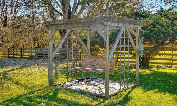 Rockbridge Cottage | Hocking Hills Hideaway w/Hot Tub & Fire Pit!