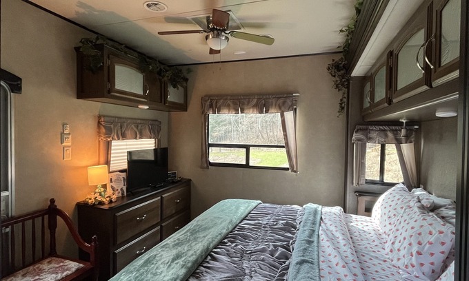 Logan House | Hocking Hills Luxury Retreat at Pine Creek Villas: Live Oak Villa