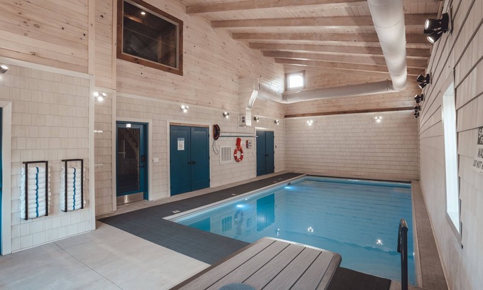McArthur Cabin | Hocking Hills: Pool! Game Room! Trails! Sleeps 20!