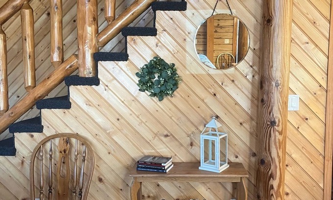 Alpine Cabin | Hodge Podge Lodge bring 24 friends to East Port Marina on Dale Hollow Lake