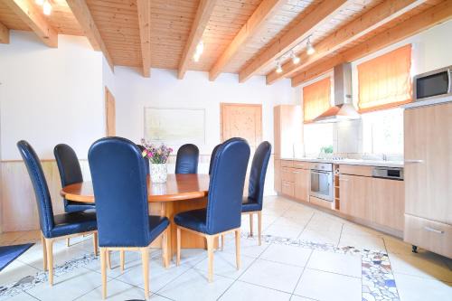 Niederberndorf House | Hof Köhne - Doppelhaus - Wohnung Dreifachhexe