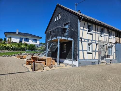 Meuspath Apartment | Hofis Gästehaus