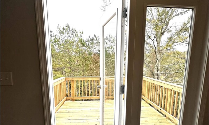 Hogansville House | Hogansville Retreat with balcony overlooking beautiful pond backdrop!