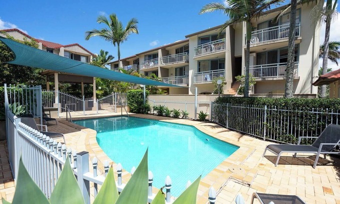 Coolangatta Apartment | Hola Kirra Ocean Blue Beachfront Oasis w Balcony