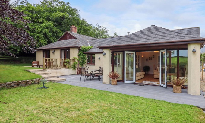 Holsworthy House | HOLE PARK, pet friendly, character holiday cottage in Holsworthy