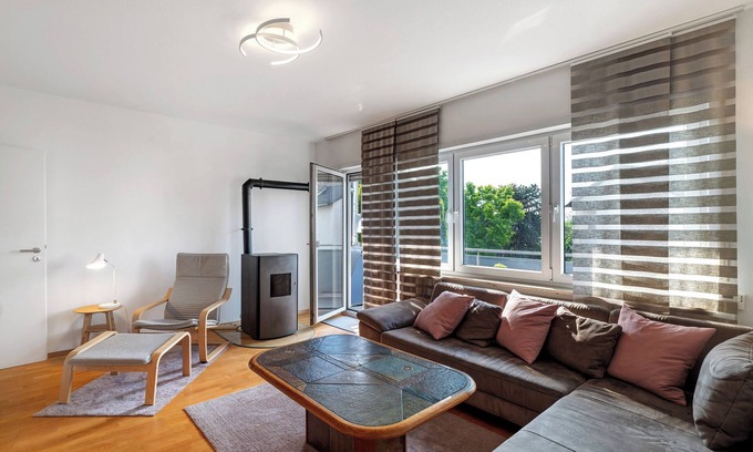 Neustadt-Geinsheim Apartment | Holiday Apartment 'Am Storchennest' with Balcony and Wi-Fi
