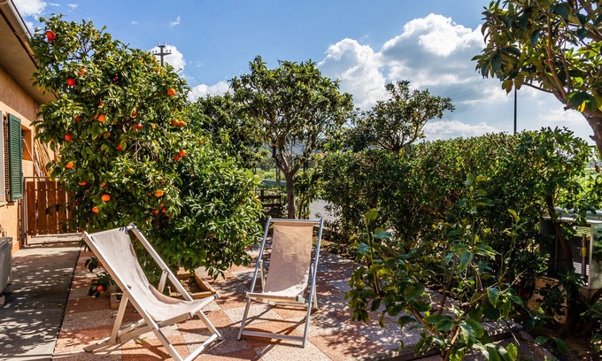 Pian di Rocca House | Holiday Home 'Gianfranco' with Shared Garden and Wi-Fi