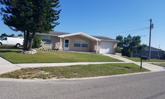 Forest Hills House | Holiday 4 bedroom house close to Tarpon Springs