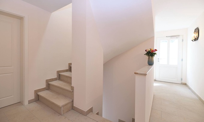 Heppenheim Apartment | HOLIDAY APARTMENT "ODENWALD "The apartment at the top - lots of light and coziness