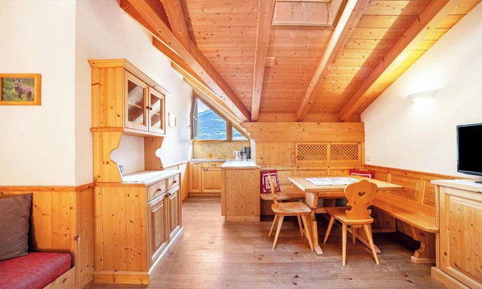 Montechiaro Apartment | Holiday Apartment "Hof am Schloss Zirm" with Mountain View and Wi-Fi