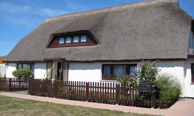 Hiddensee Apartment | Holiday apartment under a thatched roof, only 100 metres from the Baltic Sea beach