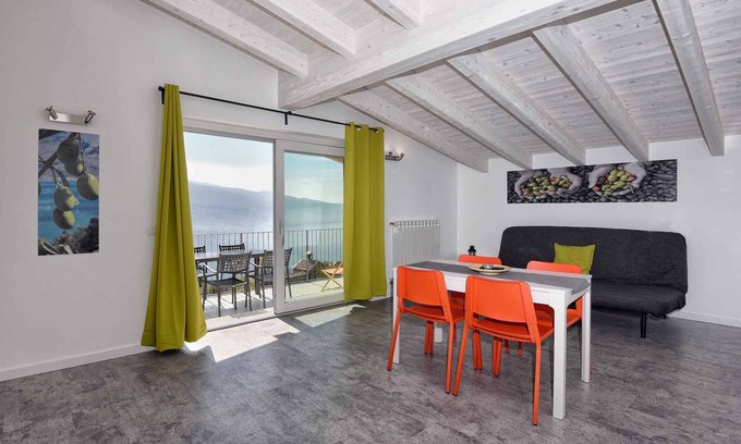 Pieve Apartment | Holiday apartment overlooking lake