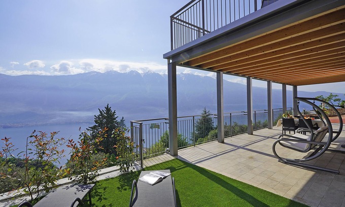 Arias Apartment | Holiday Apartment Maison du Pralonc - LAGO with Lake/Mountain View, Garden & Terrace; Pets Allowed