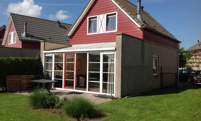 Hoofdplaat Cottage | Holiday apartment for 6 people. at 100m from the sea at Hoofdplaat in Zeeland