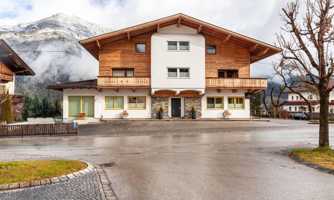 Ried im Zillertal Apartment | Holiday Apartment with Sauna, Mountain View, Shared Terrace and Wi-Fi