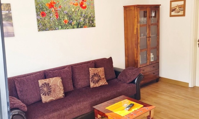 Muritz Apartment | Holiday Apartment 'Schwalbennest' with Terrace & Wi-Fi