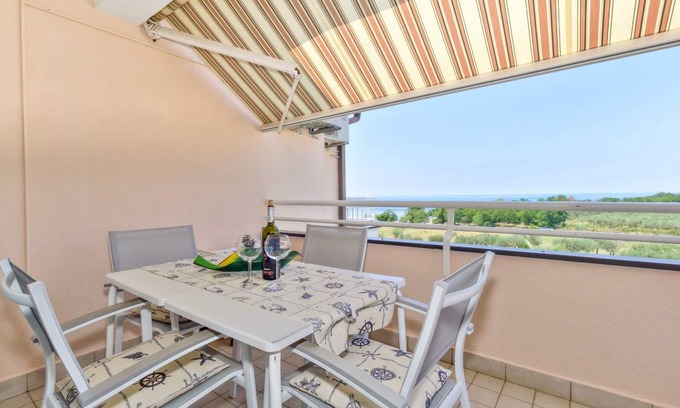 Zambratija Apartment | Holiday apartment with air conditioning and a balcony