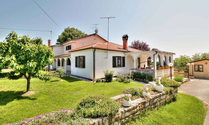 Zambratija Apartment | Holiday apartment with air conditioning and wi-fi