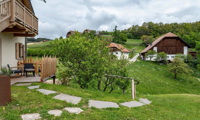 Collalbo Apartment | Holiday Apartment 'Aschnerhof Auf'm Egg' with Mountain View, Private Terrace and Wi-Fi