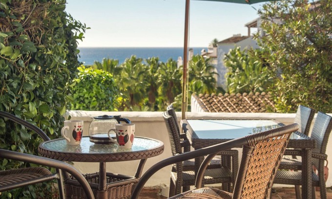 Oasis del Capistrano Apartment | Holiday Apartment 'Casablanca 30 Oasis de Capistrano' with Pool, Terrace & Wi-Fi