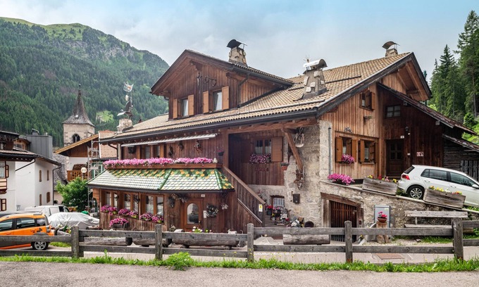 Canazei Apartment | Holiday Apartment "Cesa San Florian Apartment 2" with Mountain View & Wi-Fi