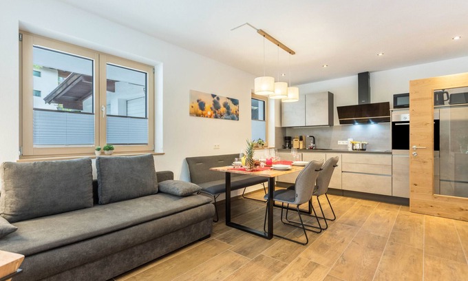 Auffach Apartment | Holiday Apartment 'Dorfblick' with Mountain View, Shared Garden & Wi-Fi