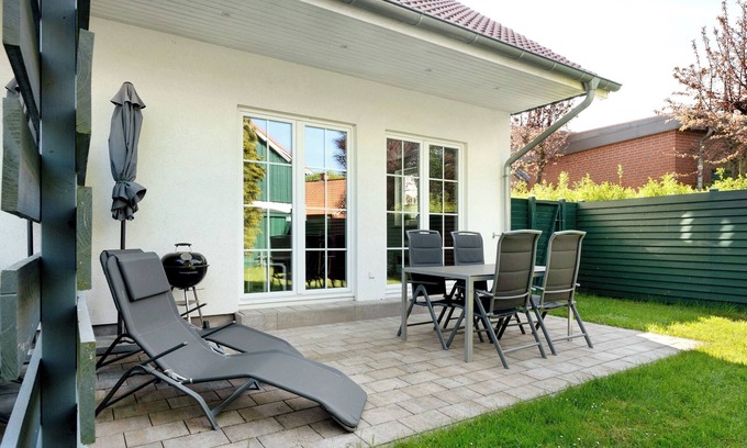 Stakendorf Apartment | Holiday Apartment "Feriendoppelhaus Sommer"
