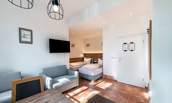 Muritz Apartment | Holiday Apartment 'Fewo E2' with Shared Garden and Wi-Fi
