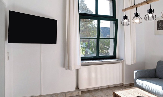 Muritz Apartment | Holiday Apartment 'FeWo E1' with Shared Garden and Wi-Fi