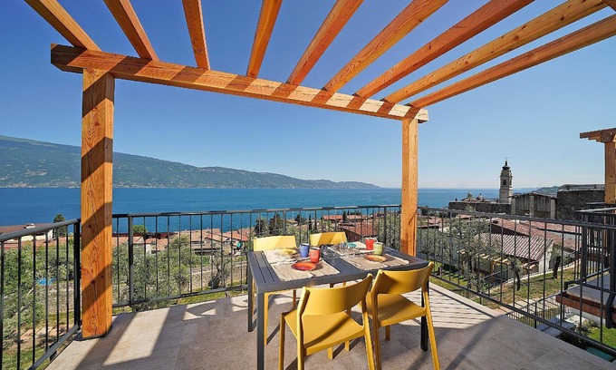 Gargnano Apartment | Holiday apartment Gargnano for 4 persons with 2 bedrooms - Row house