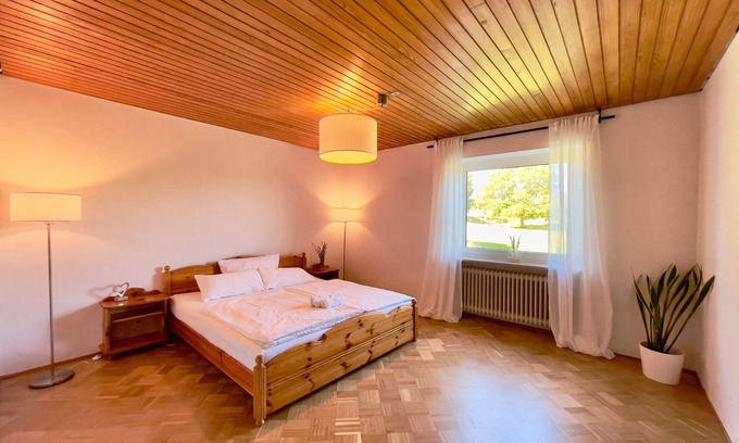 Rockingen Apartment | Holiday Apartment 'Hesselberg-Oase Ferienhof Hüttner' with Mountain View, Private Terrace and Wi-Fi