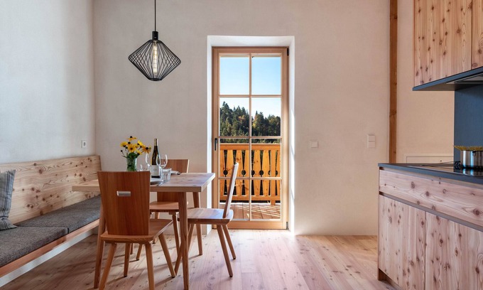 Petersberg Apartment | Holiday apartment Hof im Thal Apt Lärche with Mountain View, Balcony & Wi-Fi
