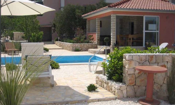 Dvornica Apartment | Holiday apartment with use of pool