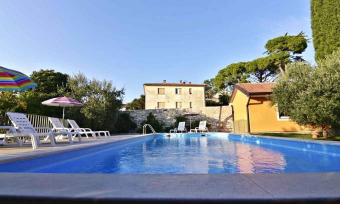 Savudrija Apartment | Holiday apartment with pool use in a quiet location