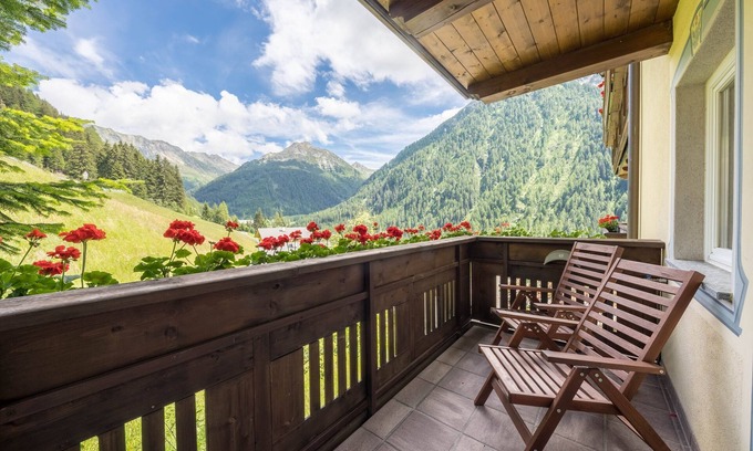 San Leonardo in Passiria Apartment | Holiday apartment "Innerwalten 100" with Wi-Fi, mountain view