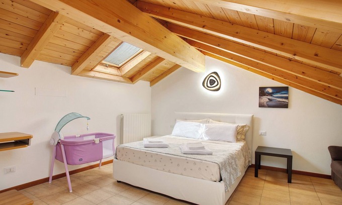 Nova Milanese Apartment | Holiday Apartment "Casa Global Atlantica" with Balcony & Wi-Fi